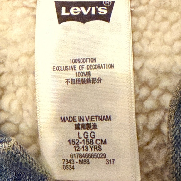 Levi’s Denim Jacket with Sherpa Lining - Picture 5 of 7